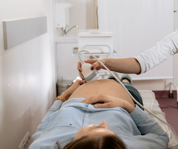 Ultraschall bei schwangerer Frau