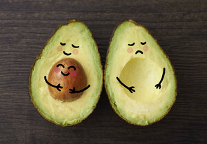 Symbolfoto Schwangerschaft und Kinderwunsch mit Avocadohälften