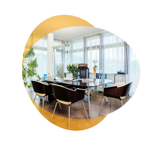 Helle und moderne Räumlichkeiten der Kinderwunsch-Clinic in Innsbruck