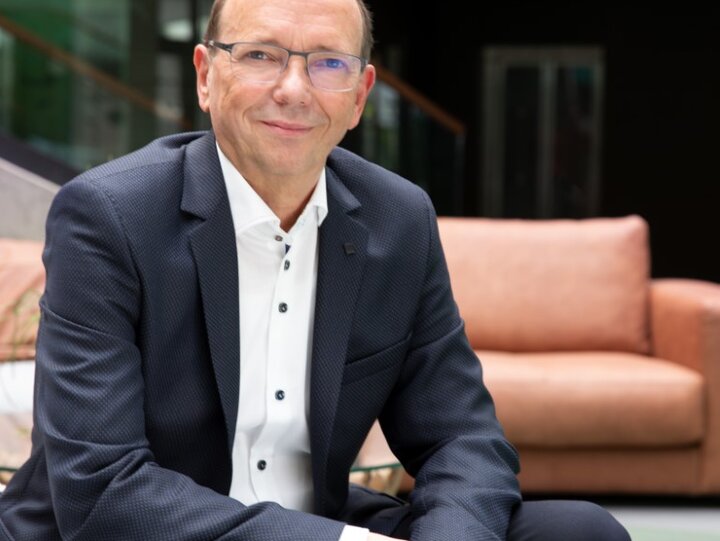 Portrait des Klinikleiters Dr. Josef Zech