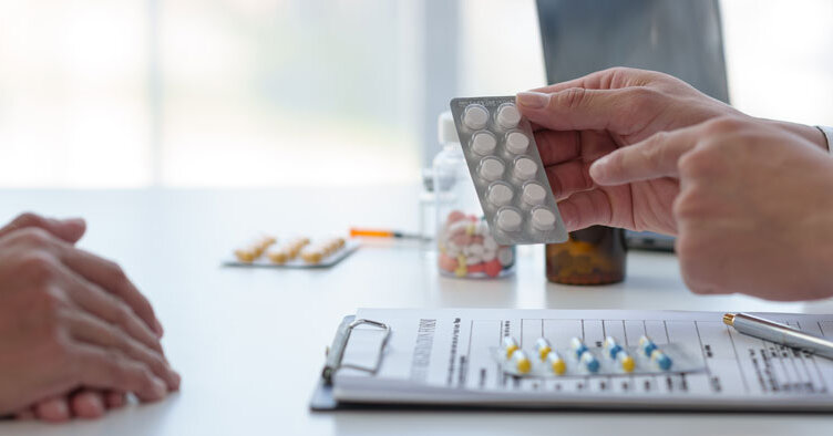 Hormonbehandlung bei Kinderwunsch - Alles zu Ablauf, Risiken & Co.